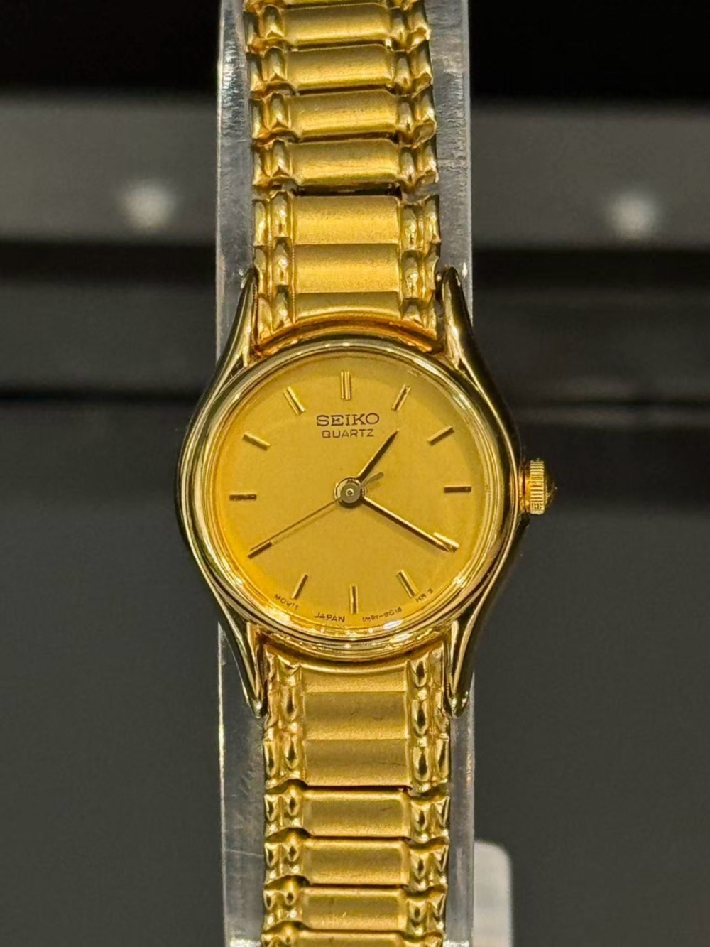 Vintage Seiko Ladies Watch Gold Tone Stretch Band 19mm New Battery Working - Picture 2 of 8